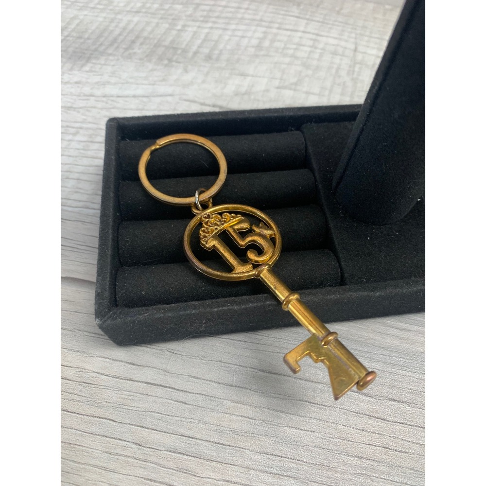 Vintage Gold Tone Crowned 15 Skeleton Key Keychain Quinceañera Birthday Gift